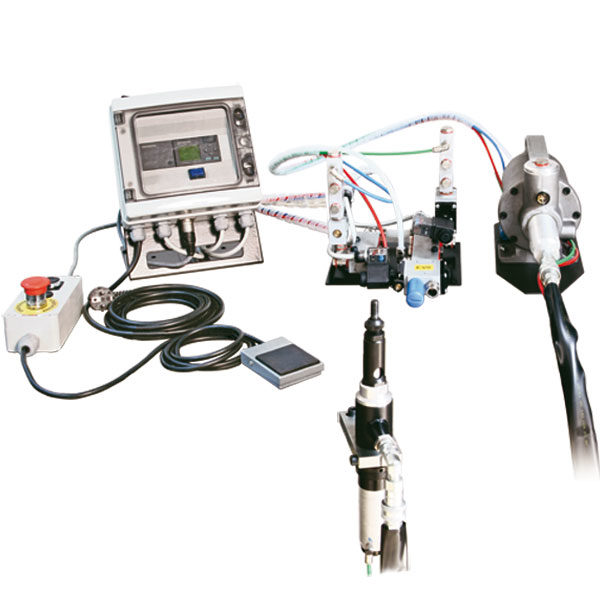Main unit for riveting with blind rivet nuts